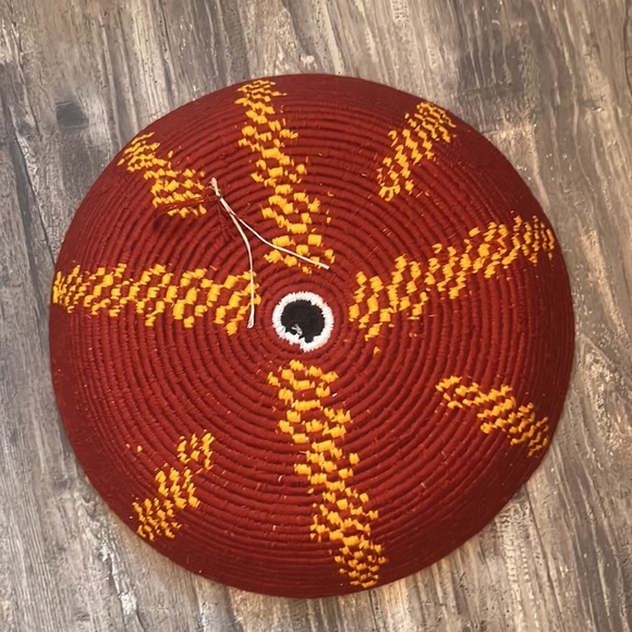 Artisan hand woven large colorful flat red/maroon and yellow basket - Picture 7 of 11